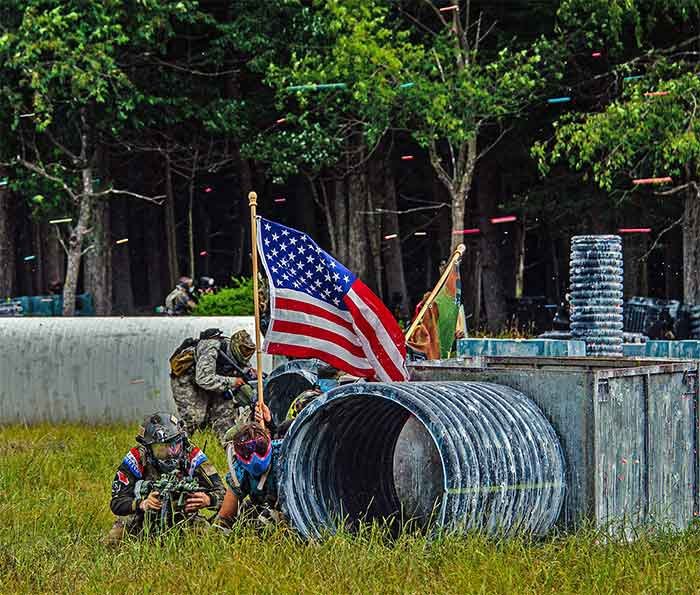 skirmish-paintball-team-with-american-flag