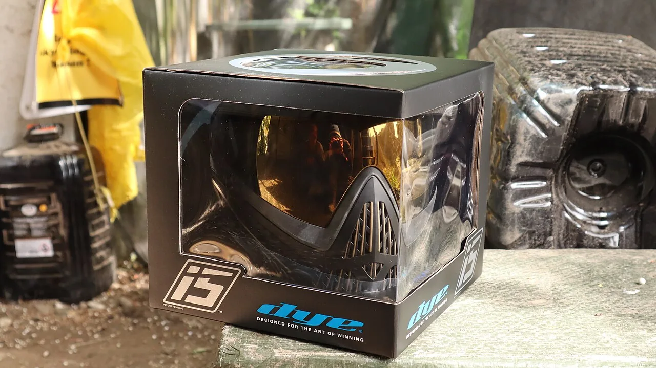 Dye i5 paintball mask with a thermal lens